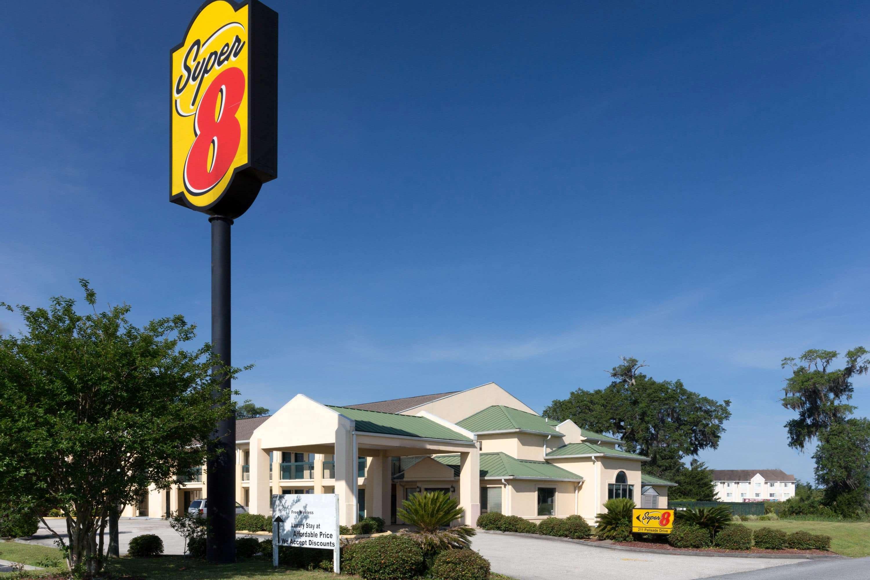 Super 8 By Wyndham Brunswick South I-95 Motel Exterior photo
